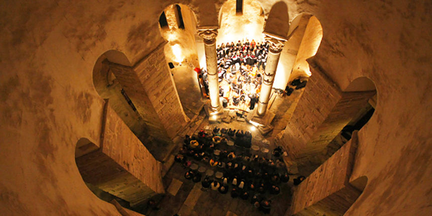 “Dona Eis Requiem” u crkvi Sv. Donata (foto:Saša Čuka) “Dona Eis Requiem” u crkvi Sv. Donata (foto:Saša Čuka)