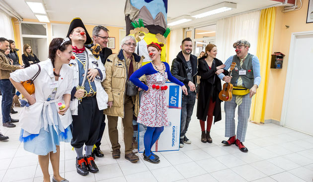 Ivan Dečak, Antonia Matković Šerić, Ante Cash i Crveni nosovi oduševili djecu u domu Maestral