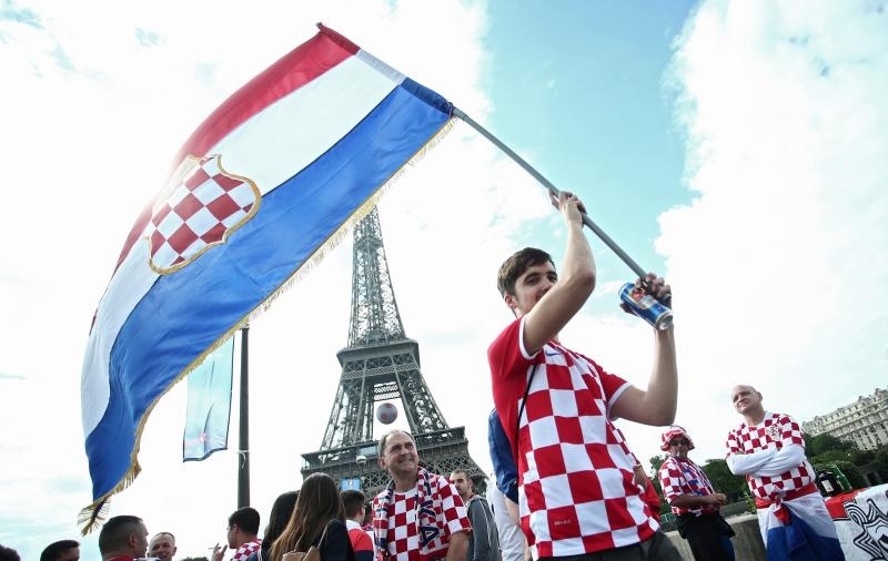 Euro 2016: Hrvatski navijači napravili fenomenalnu atmosferu u Parizu. Photo: Sanjin Strukić/PIXSELL Euro 2016: Hrvatski navijači napravili fenomenalnu atmosferu u Parizu. Photo: Sanjin Strukić/PIXSELL