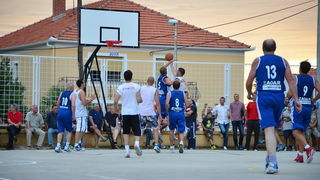 U povodu blagdana Kraljice Mira u Stanovima odigrana utakimica između veterana KK Zadar i Stanova, Foto: Iva Perinčić U povodu blagdana Kraljice Mira u Stanovima odigrana utakimica između veterana KK Zadar i Stanova, Foto: Iva Perinčić