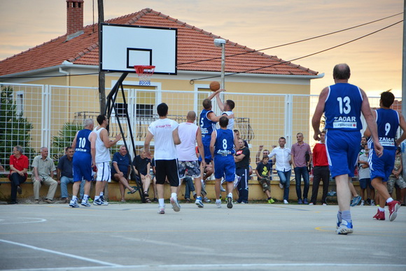 U povodu blagdana Kraljice Mira u Stanovima odigrana utakimica između veterana KK Zadar i Stanova, Foto: Iva Perinčić U povodu blagdana Kraljice Mira u Stanovima odigrana utakimica između veterana KK Zadar i Stanova, Foto: Iva Perinčić