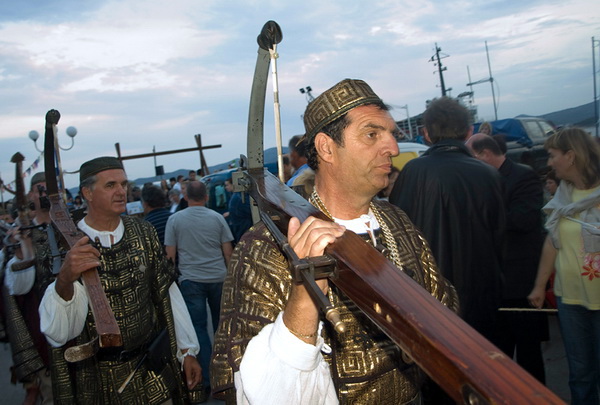 Biograd: Mazoretkinje, gradska glazba i srednjovjekovni biogradski kostimi