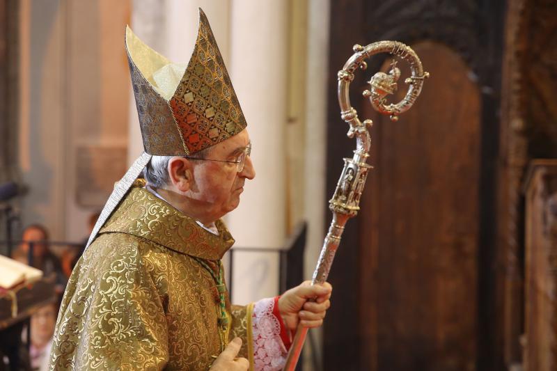 Svecanu misu polnocku povodom rodjenja Isusa Krista u katedrali svete Stosije predvodio je nadbiskup Zelimir Puljic. Svecanu misu polnocku povodom rodjenja Isusa Krista u katedrali svete Stosije predvodio je nadbiskup Zelimir Puljic.