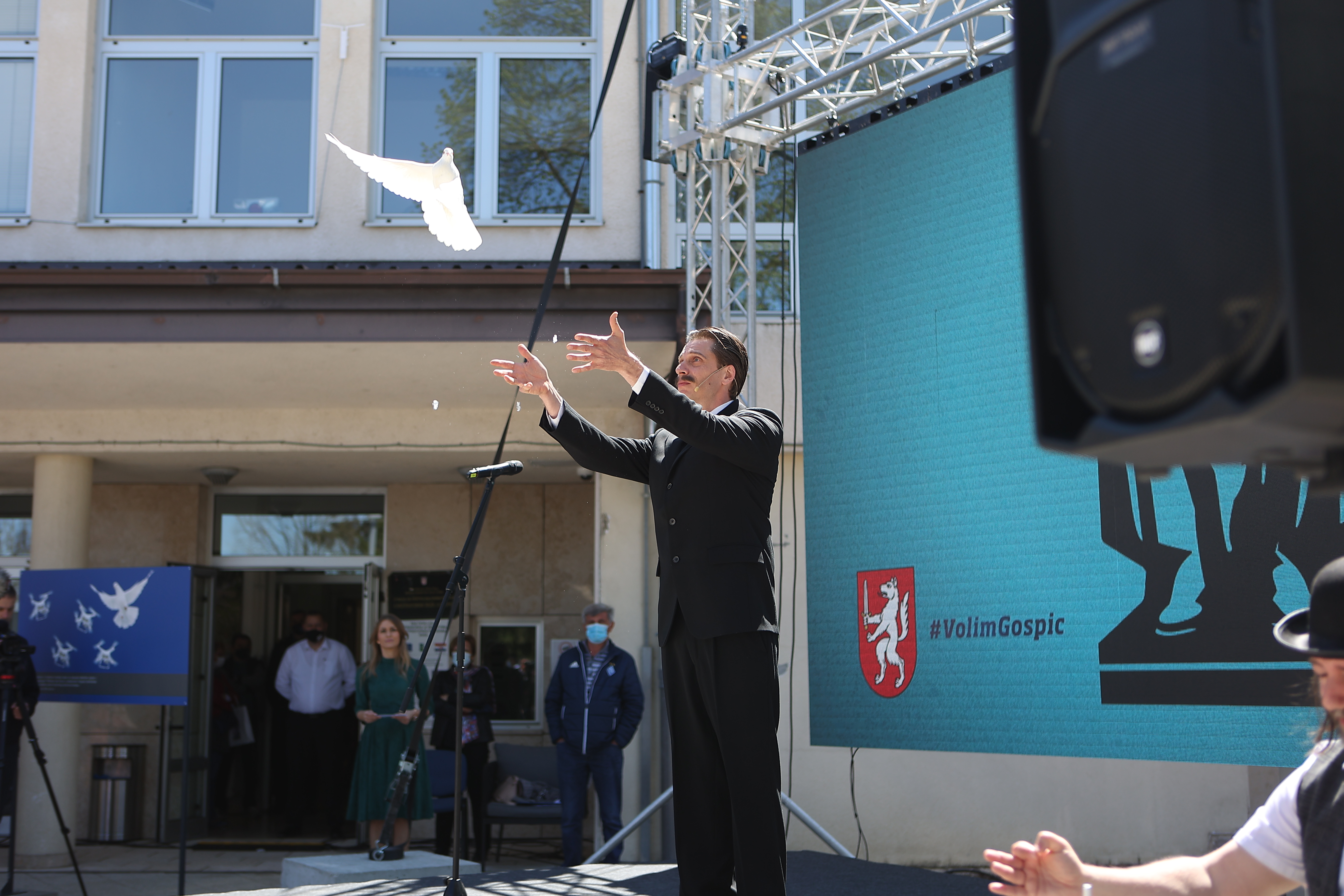 Spomenik Nikole Tesle vratio se u Gospić