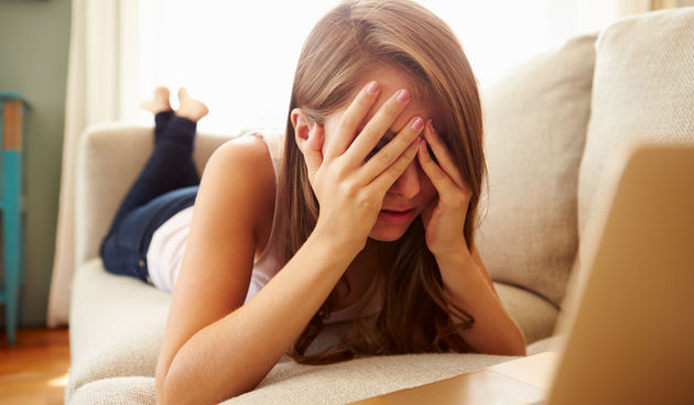 Gonoreja – spolno prenosiva bolest. Simptomi: bol tijekom mokrenja, vaginalno krvarenje između mjesečnica, vaginalni iscjedak.