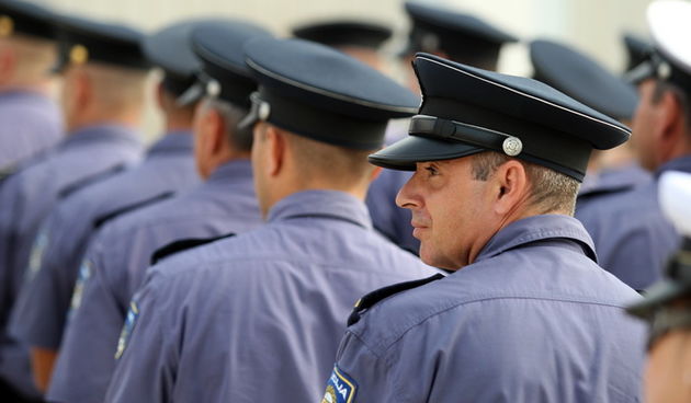 Zadar, 280912.
U sjedistu Policijske uprave zadarske u Centru Franko Lisica u Zadru, odrzala se svecana proslava Dana policije. Uz govor novog nacelnika PU zadarske Nevena Paskalina odrzana je i pokazna vjezba zadarskih specijalaca.
Na fotografiji: pokazn