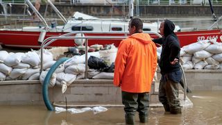 Obrovac: Poplava se polako povlači, stanovnici spašavaju stvari iz domova