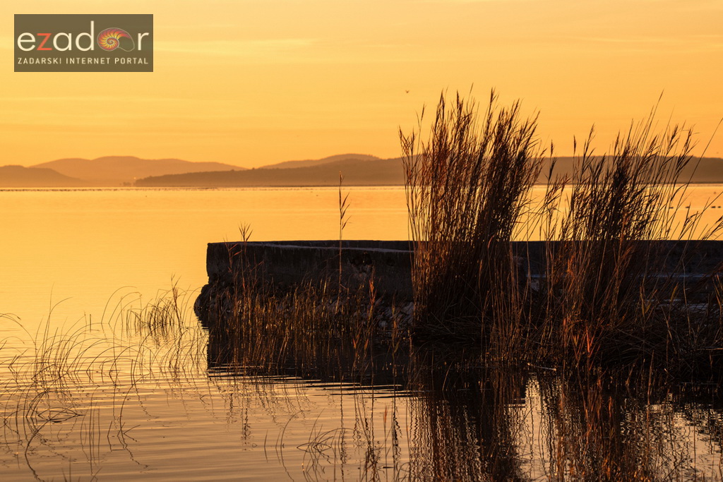 Zlatna nedjeljna zora na Vranskom jezeru