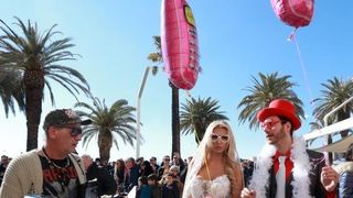 Splitski karneval: Vjenčanje Ave Karabatić i Ivana Pernara na splitskoj rivi