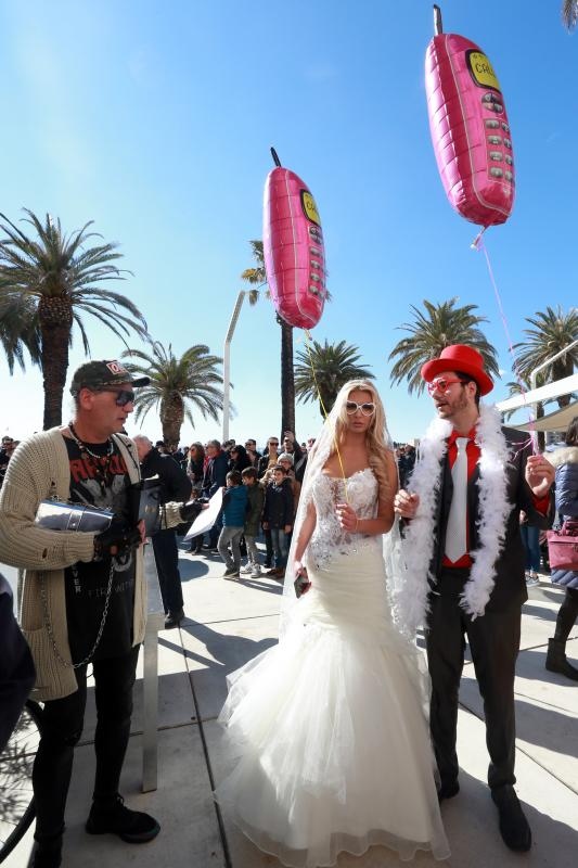 Splitski karneval: Vjenčanje Ave Karabatić i Ivana Pernara na splitskoj rivi