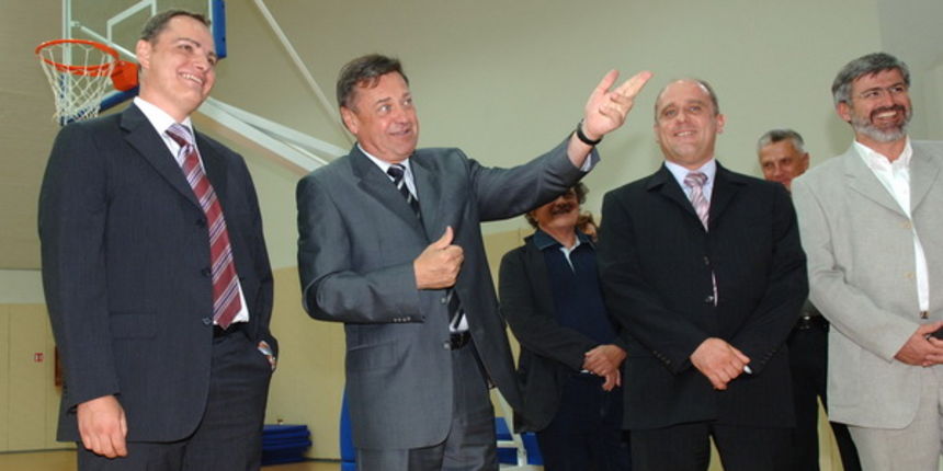 Zadar, 110909.
Dvorana Kresimir Cosic na Visnjiku.
Danas je Zoran Jankovic gradonacelnik Ljubljane sa svojim pomocnicima iz Gradske uprave posjetio zadarsku dvoranu Kresimir Cosic na Visnjiku.
 U Ljubljani se takodjer gradi nova dvorana, a ova zadarska im