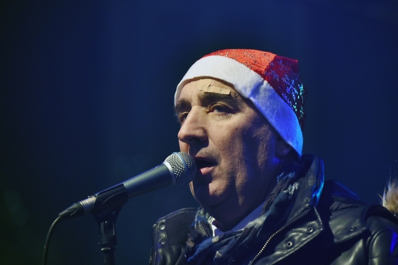 Mladen Grdović pjesmom uveo Poreč u Novu 2017.