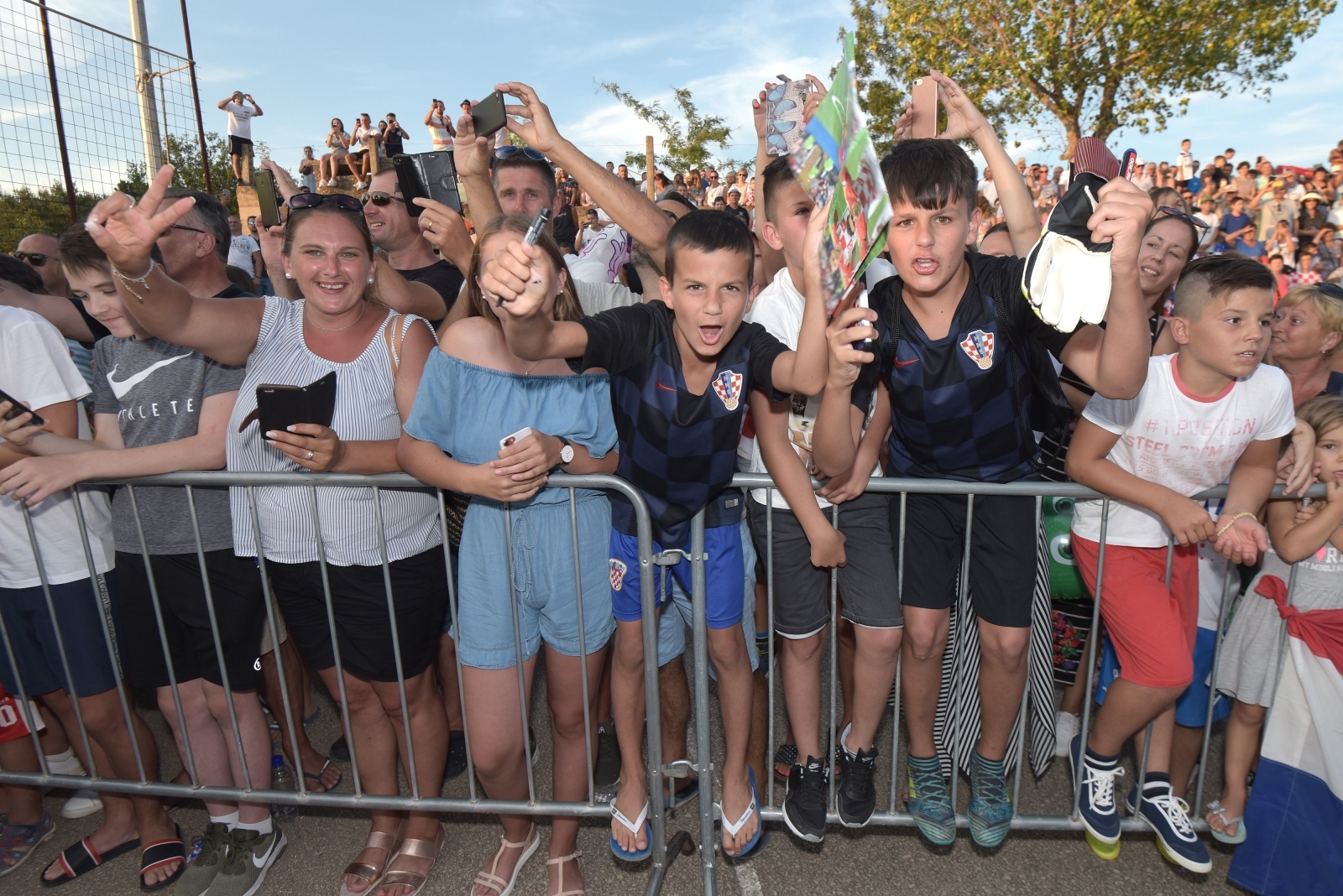 U rodnom Nadinu priređen doček za srebrnog reprezentativca Šimu Vrsaljka