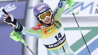 Maribor, Slovenija, 170110.
Audi FIS Ski World Cup.
46. Zlatna lisica. Slaolm.
Na fotografiji: slavlje drugoplasirane Tine Maze (SLO).
Foto: Ronald Gorsic / CROPIX