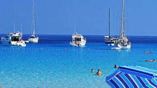 Dugi otok, 260609.
Dugi otok je jedva 1,5 sat udaljen od Zadra, jedan je od skrivenih Jadransih bisera. Sa raznolikom prirodom i plazama, cistim morem, on je namjenjen gostima koji vise cijene prirodu od zabave.
Na slici: plaza Saharun na juznoj strani Du