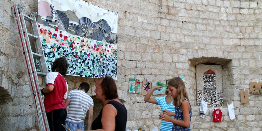 U sklopu ”Paškog kulturnog ljeta” u Pagu je održana sedmodnevna kreativna radionica Muzeja za umjetnost i obrt iz Zagreba – Muzej u gostima”.