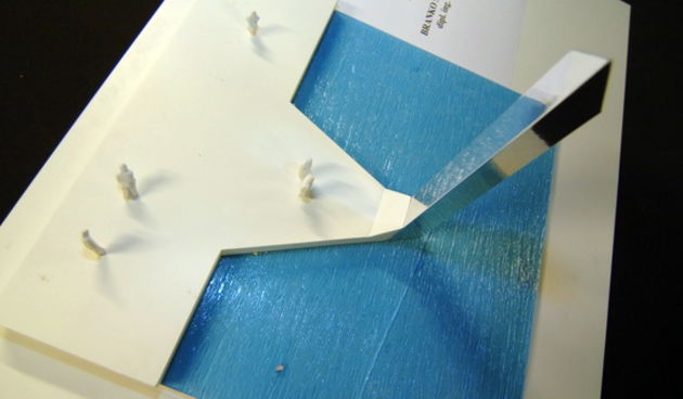 Zadar, 191109.
Pobjednicki rad Branka Siladjina na natjecaju za spomenik pobjedi u Domovinskom ratu koji bi se trebao postaviti u Zadru.
Maketa nagradjenog rada .
Foto: Andrija Lucic / CROPIX