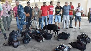 Predsjednica Grabar-Kitarović na predstavljanju novih helikoptera Kiowa Warriors u 93. Zrakoplovnoj bazi u Zemuniku. Photo: Dino Stanin/PIXSELL Predsjednica Grabar-Kitarović na predstavljanju novih helikoptera Kiowa Warriors u 93. Zrakoplovnoj bazi u Zemuniku. Photo: Dino Stanin/PIXSELL