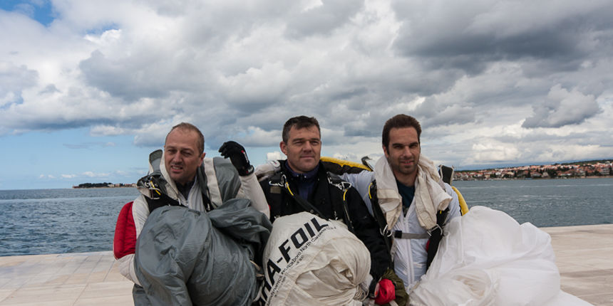 Skokovi padobranaca na Pozdrav suncu, foto: Darko Belančić Skokovi padobranaca na Pozdrav suncu, foto: Darko Belančić