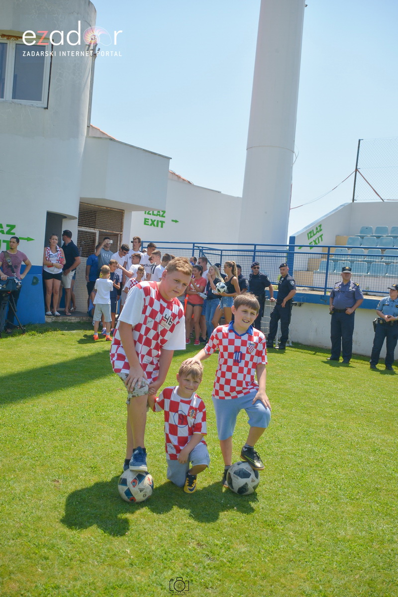 Zadarska vatrena četvorka na Stanovima se družila s mladim zadarskim nogometašima Zadarska vatrena četvorka na Stanovima se družila s mladim zadarskim nogometašima