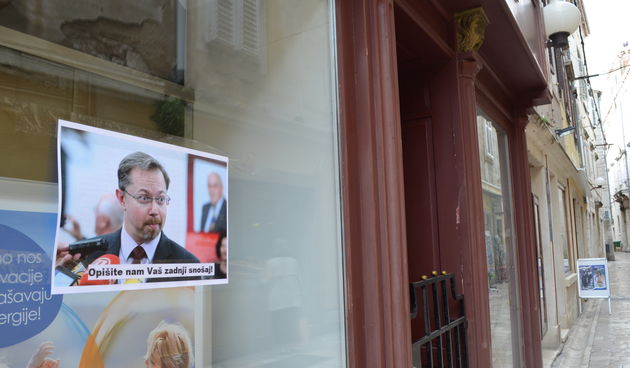 Varga na izlozima ljekarna u Zadru