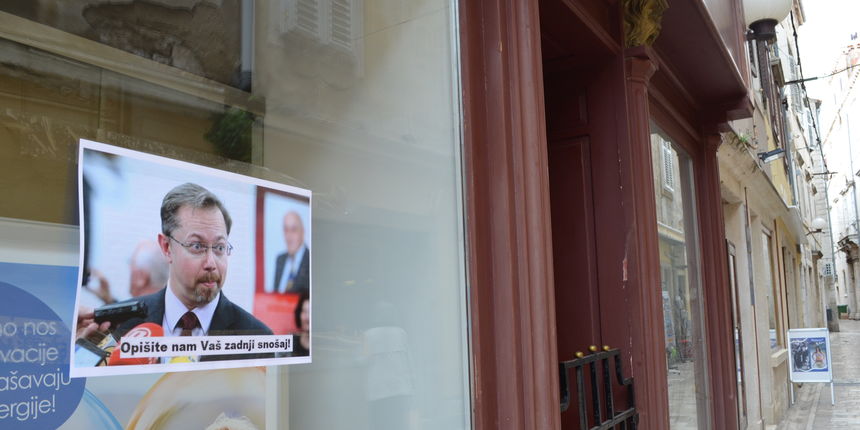 Varga na izlozima ljekarna u Zadru