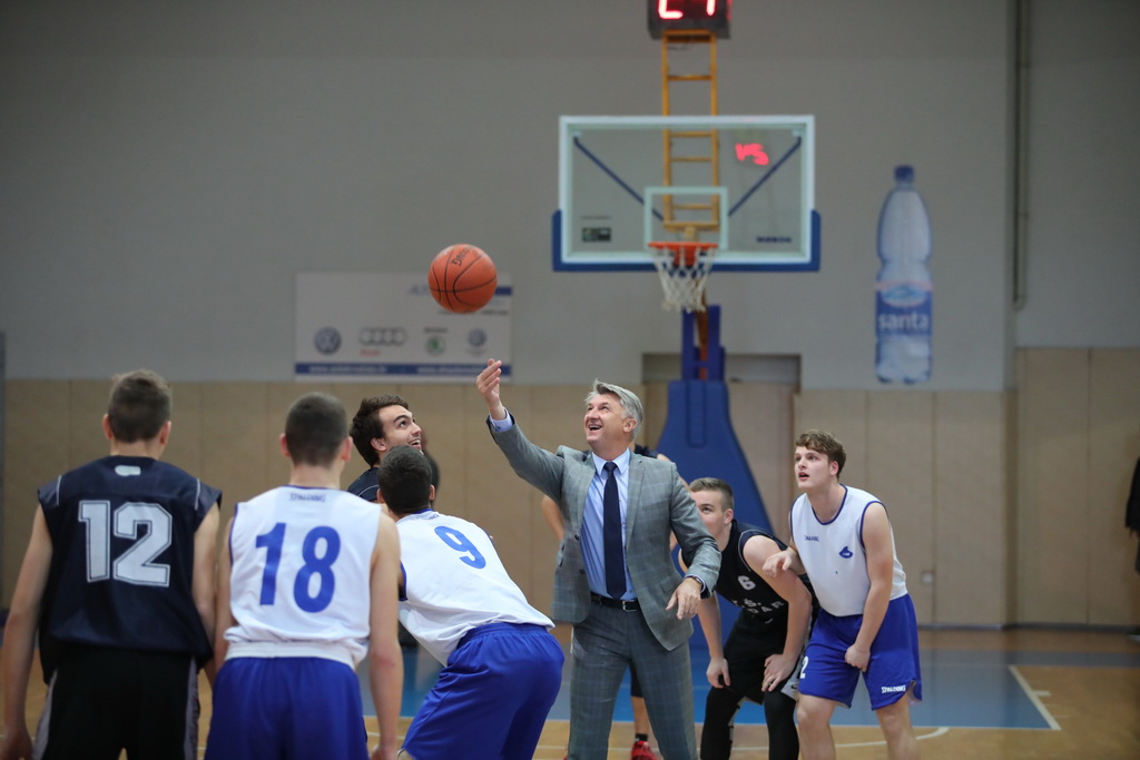 Utakmicom Pomorske i Tehničke škole otvorena košarkaška liga srednjih škola Zadarske županije Utakmicom Pomorske i Tehničke škole otvorena košarkaška liga srednjih škola Zadarske županije