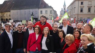 Markov trg: Prosvjed Dosta je! Odmah na izbore Markov trg: Prosvjed Dosta je! Odmah na izbore