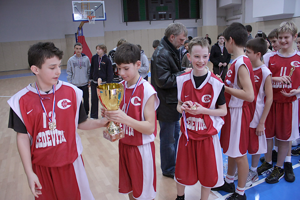 Podjela medalja na Božićnom košarkaškom turniru