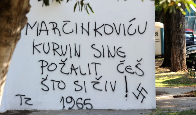 Zadar, 310811.
Na zadarskom predjelu Relja nedavno je osvanuo prijeteci grafit namjenjen Pavlu Marcinkovicu bivsem mladom kosarkasu Zadra koji je presao u Cibonu.
Foto : Andrija Lucic / cropix