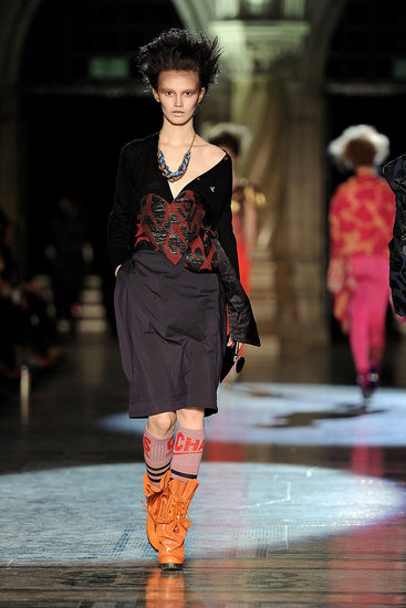 Vivienne Westwood Red Label, Jesen 2010.  (www.coutorture.com)