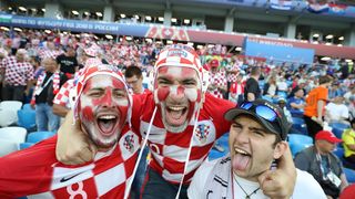 Veseli hrvatski navijači u kockicama ispunili Baltik Arenu u Kalinjingradu Veseli hrvatski navijači u kockicama ispunili Baltik Arenu u Kalinjingradu