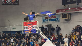 Humanitarno gledanje utakmice Zadar-Cibona (85-84) u Jazinama Humanitarno gledanje utakmice Zadar-Cibona (85-84) u Jazinama