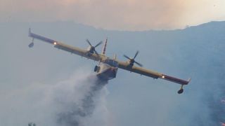 Podstrana u dimu, požar gasi i kanader Podstrana u dimu, požar gasi i kanader