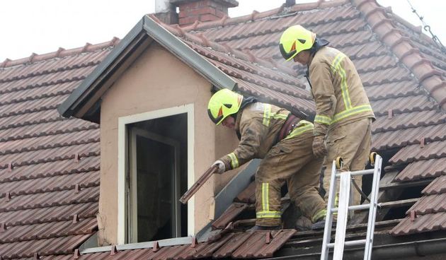 Duga Resa – U pozaru koji je oko 11.50 izbio u objektu obrta Marko za preradu i susenje ribe u Jelacicevoj ulici u sredistu Duga Rese izgorio je dio pogona za susenje ribe. Vlasnica obrta Branka Petrunic Becker procjenjuje da je steta oko 60 tisuca eura.