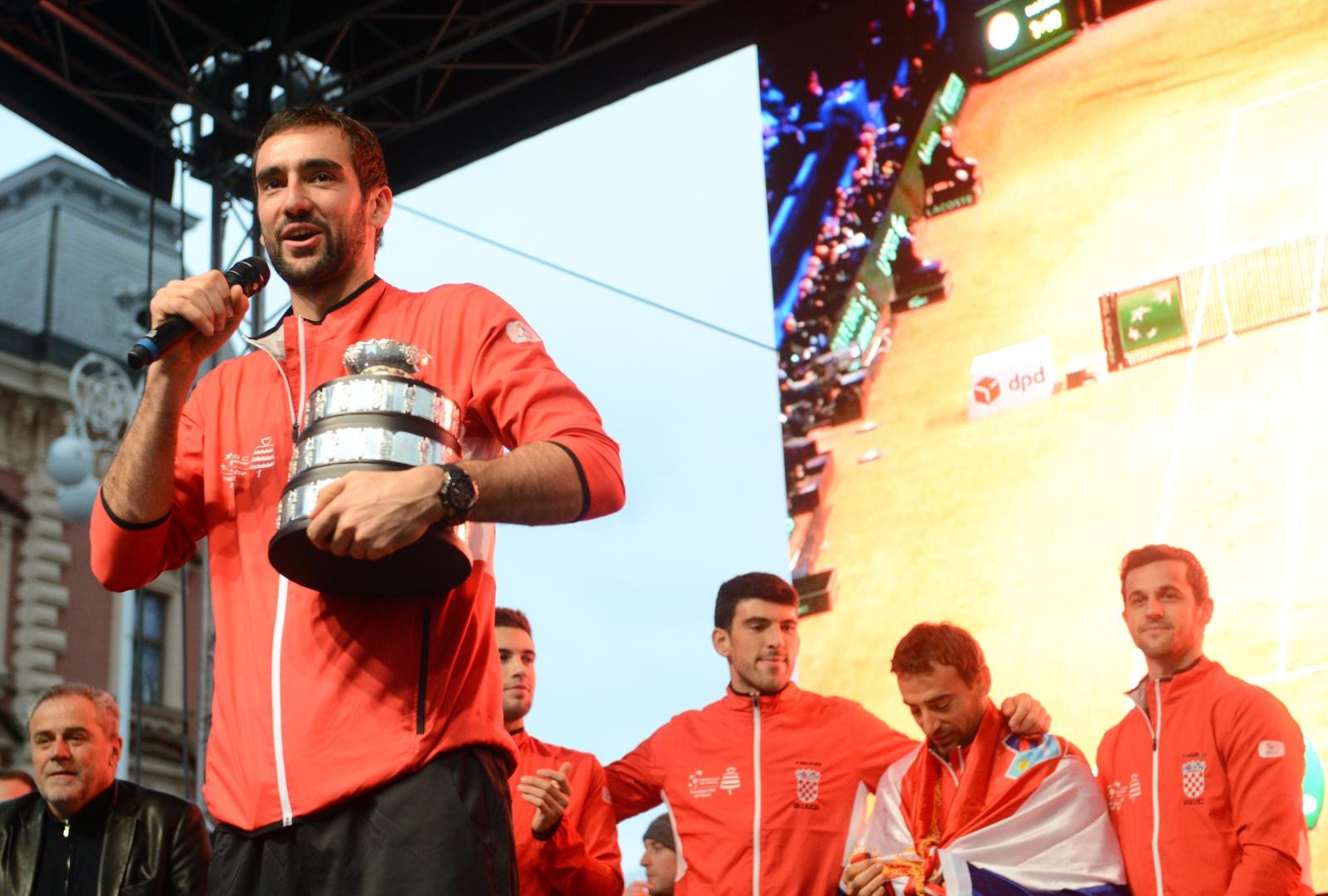 Zlatne tenisače na Trgu bana Josipa Jelačića dočekale tisuće navijača Zlatne tenisače na Trgu bana Josipa Jelačića dočekale tisuće navijača