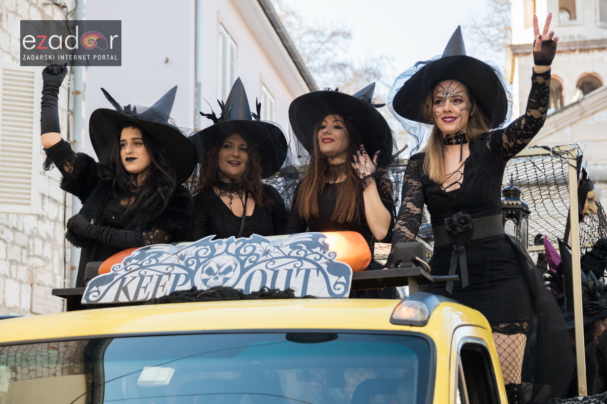 Zadarski karneval 2018: Povorka maškaranih skupina od Gradskih vrata preko Foruma do Narodnog trga Zadarski karneval 2018: Povorka maškaranih skupina od Gradskih vrata preko Foruma do Narodnog trga