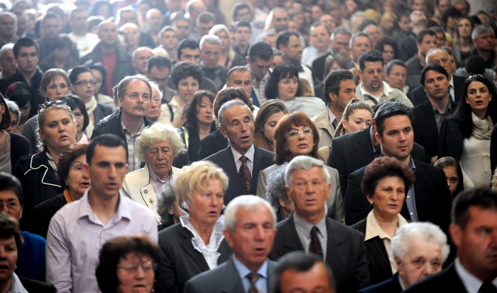Zadar, 240411.
Uskrsnju misu u katedrali Sv. Stosije predvodio je zadarski nadbiskup Zelimir Puljic.
Foto : Andrija Lucic / cropix