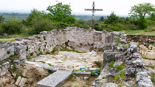 Misa na ostacima crkve na Petrini, foto: Leo Banić Misa na ostacima crkve na Petrini, foto: Leo Banić