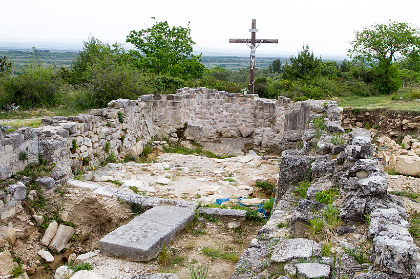 Misa na ostacima crkve na Petrini, foto: Leo Banić Misa na ostacima crkve na Petrini, foto: Leo Banić