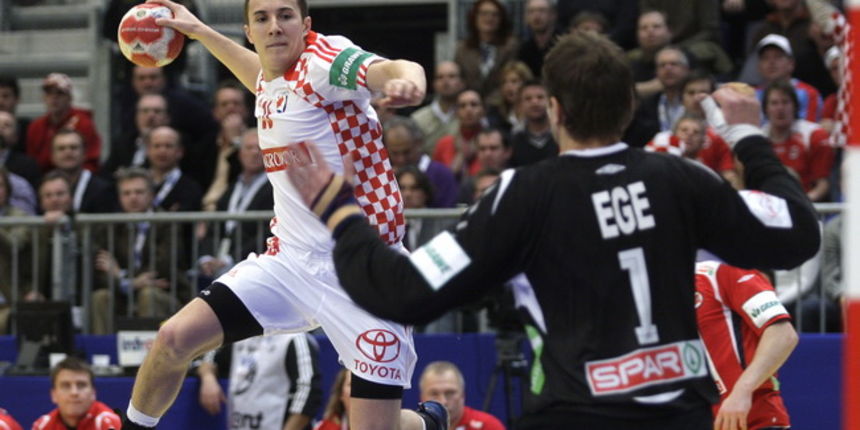 Graz, 190110.
Europsko prvenstvo u rukometu, EURO 2010 Austrija, 1. kolo, grupa A, susret ekipa Hrvatske i Norveske.
Na slici: Manuel Strlek, Steiner Ege.
Foto: Nenad Dugi / Cropix Graz, 190110.
Europsko prvenstvo u rukometu, EURO 2010 Austrija, 1. kolo, grupa A, susret ekipa Hrvatske i Norveske.
Na slici: Manuel Strlek, Steiner Ege.
Foto: Nenad Dugi / Cropix