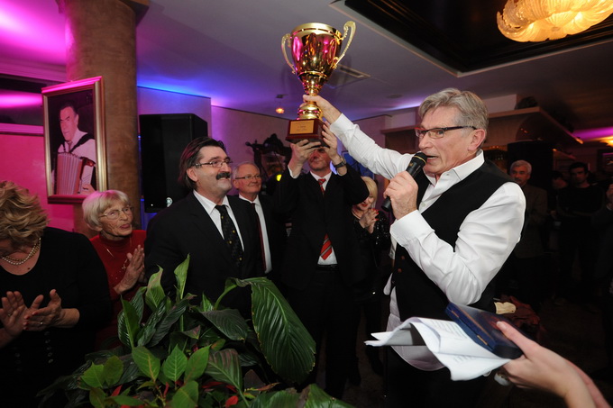 Zadar, 280213.
Poznati restoran Niko na zadarskoj Puntamici je veceras uz bogatu veceru i pjesmu brojnih izvodjaca sa svojim prijateljima i cestim gostima proslavio 50 godina od otvorenja. Na veceri su se pojavili brojni kumovi restorana kroz godine poput