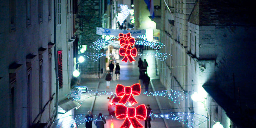 Večernji đir po gradu 12. prosinca 2012. (foto:Saša Čuka) Večernji đir po gradu 12. prosinca 2012. (foto:Saša Čuka)