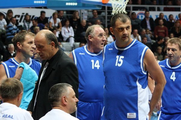KK Zadar – Real Madrid, umirovljenje dresova 10 (Giuseppe Giergia) i 11 (Kresimir Cosic), Foto; Mladen Malik KK Zadar – Real Madrid, umirovljenje dresova 10 (Giuseppe Giergia) i 11 (Kresimir Cosic), Foto; Mladen Malik