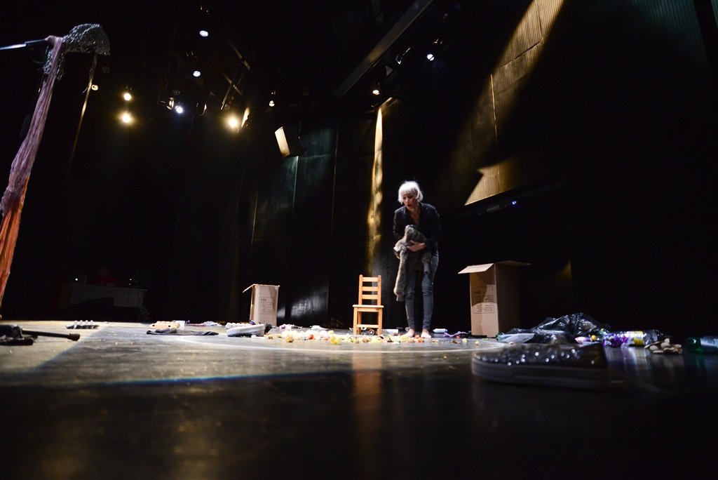 “Ana i Ona” naziv je predstave čijom je premijerom sinoć u zadarskom Kazalištu lutaka započela umjetnička revija pod nazivom “Nosi se Teatro Verrdi”.