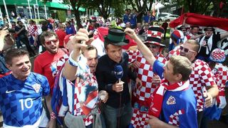 Hrvatski navijači okupirali Saint-Etienne pred utakmicu između Hrvatske i Češke. Photo: Sanjin Strukić/PIXSELL