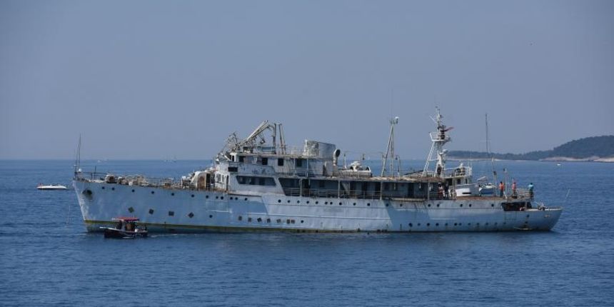 Premantura: Admiralski brod Vis potopljen kako bi postao ronilačka atrakcija. Photo: Duško Marušić/PIXSELL