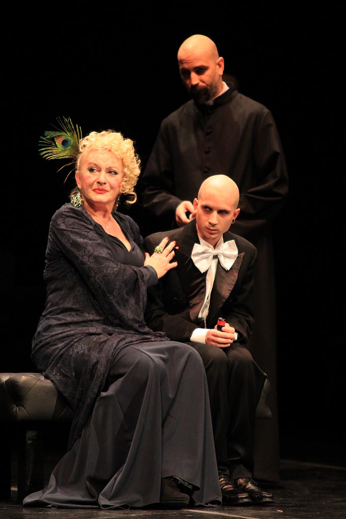 Gospoda Glembajevi u HNK Zadar, foto: Iva Perinčić Gospoda Glembajevi u HNK Zadar, foto: Iva Perinčić