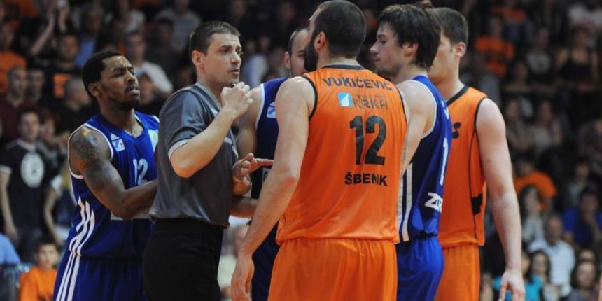 A-1 kosarkaska liga za prvaka. 11.kolo. GKK SIbenik-Zadar 71-63. Photo: Hrvoje Jelavic/PIXSELL A-1 kosarkaska liga za prvaka. 11.kolo. GKK SIbenik-Zadar 71-63. Photo: Hrvoje Jelavic/PIXSELL