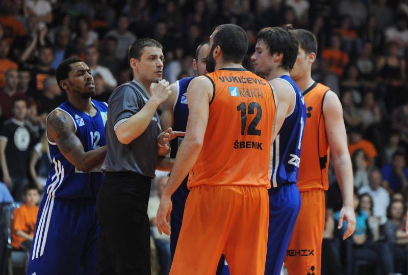 A-1 kosarkaska liga za prvaka. 11.kolo. GKK SIbenik-Zadar 71-63. Photo: Hrvoje Jelavic/PIXSELL A-1 kosarkaska liga za prvaka. 11.kolo. GKK SIbenik-Zadar 71-63. Photo: Hrvoje Jelavic/PIXSELL